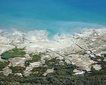 Деградация Мертвого моря началась в 1960-х годах. Фото compulenta.ru