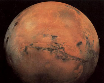 На Марсе вода защищена слоем льда от испарения. Фото Аstronomus.ru
