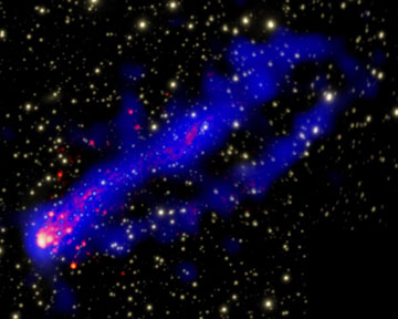 Галактика ESO 137-001 омывается потоками горячего газа. Фото "Лента.ру"