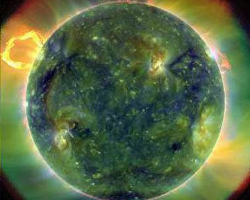Солнце, сфотографированное в ультрафиолетовом диапазоне. Фото NASA